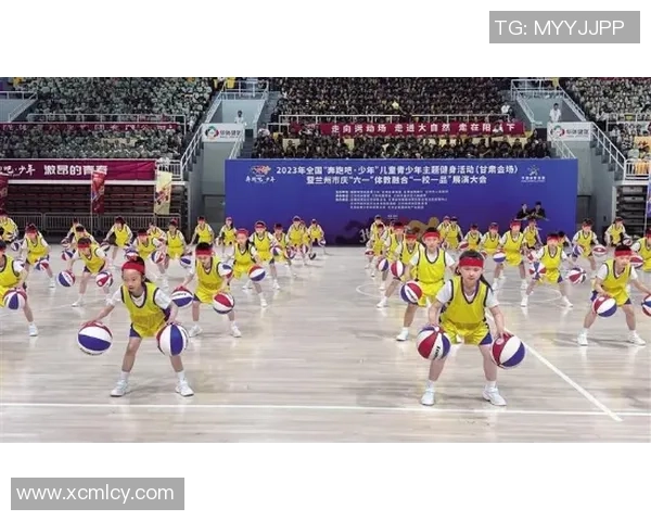 儿童创意无限足球场画作展现童真与梦想的美好瞬间